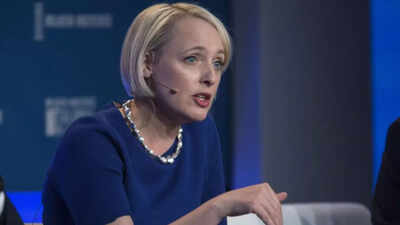 Accenture звільняє тисячі співробітників: генеральний директор Джулі Світ каже, що ми «звільняємо» співробітників, яких не можемо...